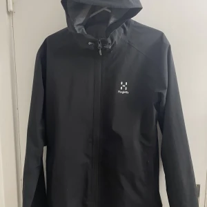 Haglöfs Buteo jacka  - Hej, Nu är det så att jag säljer min haglöfs jacka som jag inte använder längre, den är i storlek M