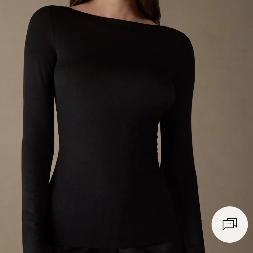 intressekoll på denna tröja från intimissimi. kanske säljer pga vill köpa en mindre storlek 🖤🖤 . Toppar.