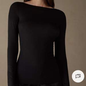 intressekoll på denna tröja från intimissimi. kanske säljer pga vill köpa en mindre storlek 🖤🖤 
