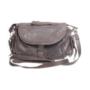 Liebeskind Berlin väska - Svinsnygg axelremsväska! Köpt från sellpy för 530kr