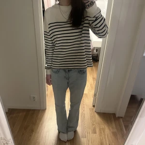 Randig tröja från Esprit  - Jättefin randig tröja från Esprit perfekt inför sommar kvällar😍