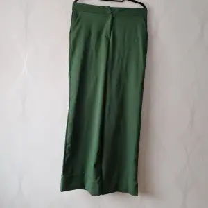 Gröna kostymbyxor 