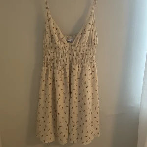 Klänning - Fin sommarklänning, köpt från princess polly!