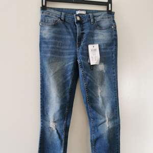 Nya Jeans med lappar från jaqueline de yong