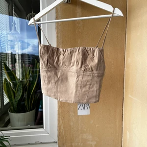 Korsettlinne  - Otroligt fin på! Har ett likadant i svart men tycker inte riktigt den här färgen klär mig! Kan hämtas i Telefonplan alternativt fraktas och då står köparen för frakt 🌸 