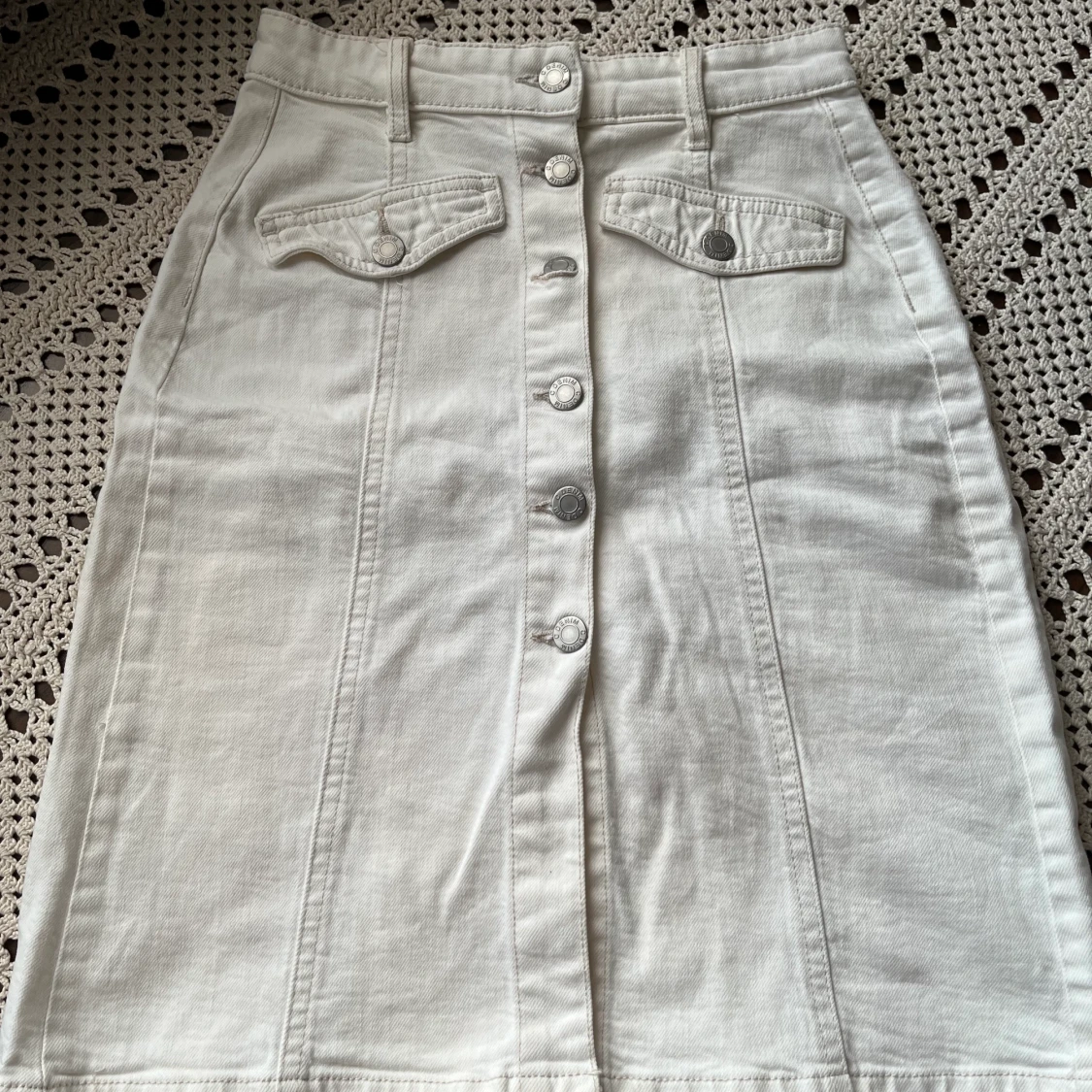 Vit jeanskjol storlek XS