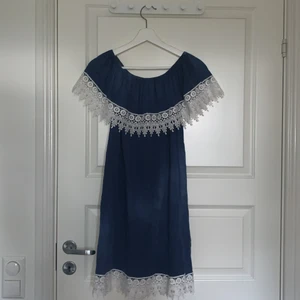 Klänning - Säljer denna söta klänning. Fin till sommaren.