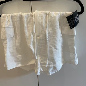 Linne shorts  - Prislapp kvar 