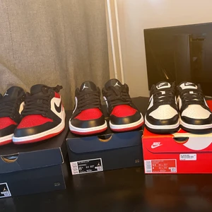 Säljer fler tal jordans och dunks - Säljer oanvända par med kvitto som visar äkthet Jordan 1 Low Bred Toe (42.5) 1400kr Jordan 1 Low Bred Toe (42) 1400kr Nike dunk panda (40.5) 1500kr Nike dunk panda (41) 1500kr (såld)  Priset går diskuteras vid hel set eller snabbaffär. 