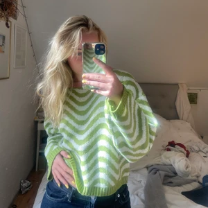 Cool tröja - Säljer denna coola tröjan som inte kommit till användning 💚