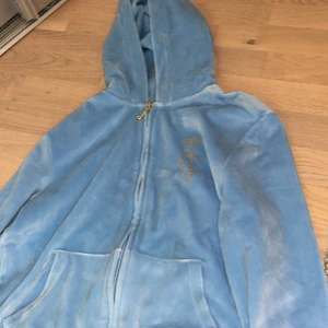 Vill byta min juicy helt oanvänd mot en Nike tech tröja -  Säljer vid högt bud Vill byta mot Nike tech eller sälja