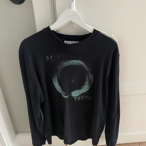 Acne Sweatshirt - Skön tröja, köptes i acne butiken vid Norrmalmstorg  Knappast använd 