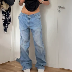 Jeans - Jeans, lånad bild, skriv om ni undrar något Midjemått 47 cm sida till sida  Innebenslängd 85 cm