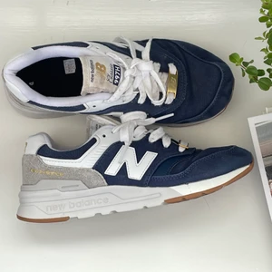 New Balance - Sneakers från New Balance🥰SÅ fina men tyvärr för små! Modellen är Classic 997H och i storlek 36💕💕💕