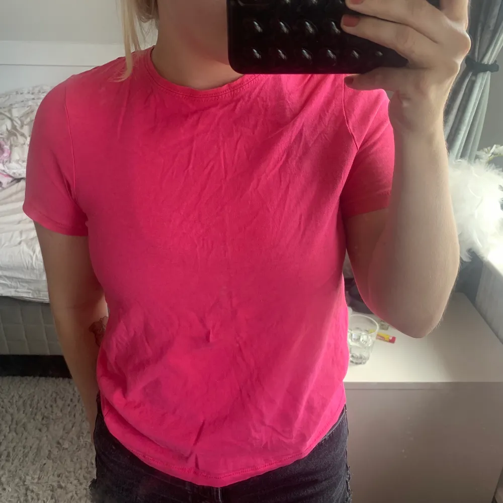 Superfin neon rosa tshirt . T-shirts.
