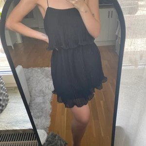 Zara klänning!!  - Supersöt klänning från zara använd fåtal gånger, som ny!