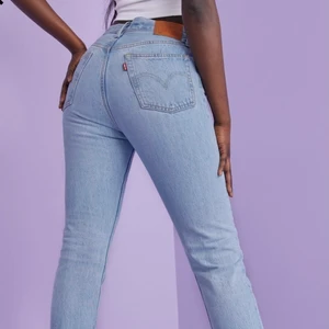 Levi’s - Aldrig använda pga fel storlek. Levi’s jeans, färg: Ingo. 501 crop OJAI LUXOR RA (bild 1, lånad)