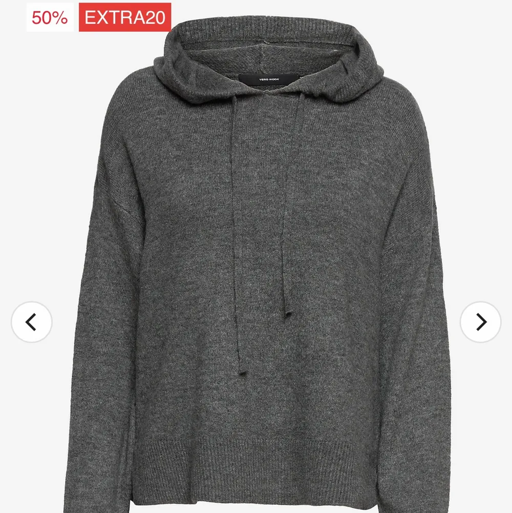 Jättefin stickad hoodie från Vero Moda, använd max 4 gånger och är sparsamt använd. Använder inte den längre då jag har en liknande, den passar så bra in både som myshoodie, eller till både köpenhamnsstil eller sthlmsstil🙌🙌  frakt ingår. Stickat.