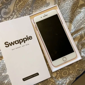 IPhone 7 plus - Fungerar helt felfri, inga bucklor eller repor då jag använt skal och skärmskydd hela tiden!!, skriv gärna för frågor osv. Pris kan absolut diskuteras!🥰