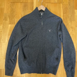 Gant stickad zip up S - Stickad zip-up från Gant i storlek S