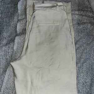 Zara kostymbyxor strl 38 - Kostymbyxor från zara använda 1 gång. Strl 38