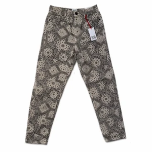 Jeans  - Helt oanvända Mom jeans 