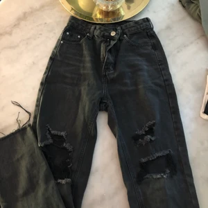 Håliga jeans  - Håliga jeans storlek 36, fint skick och använt ett fåtal gånger 