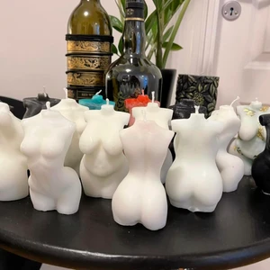 Kroppsljus - Tänkte börja sälja kroppsljus, så om du är intresserad så skicka ett sms på Messenger eller här👍  Har 2 former Afrodite - Kärlekens gudinna (Den mer kurviga)  Artemis - Jaktens gudinna (Den mindre/tränade formen)  I vanliga vit 60kr Färg 70kr Det som blivit så där/inte perfekta 40kr  Jag har dem just nu i vit men kan göra i färg med men kostar 10kr extra💜💙💚💛🧡❤️  Ska även tillägga att man kan få med guld, silver och brons. Har lagt upp bilder i kommentarer fältet nedanför👍