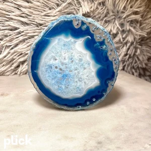 💙Agat skiva💙 - Agaten sägs hjälpa till att balansera din inre kvinnliga och manliga energi, din egen yin och yang. Den sägs också stabilisera auran, vilket ska ge en renande effekt. Agaten är bra att "dra ut" plåga ur kroppen med och den kan hjälpa dig att bli mer grund