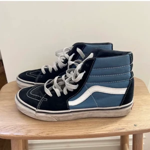 Vans skor - Säljer dessa så snygga vans skor i strl 39/40, så sjukt snygga till både vintern och sommaren, användt typ 5 gånger