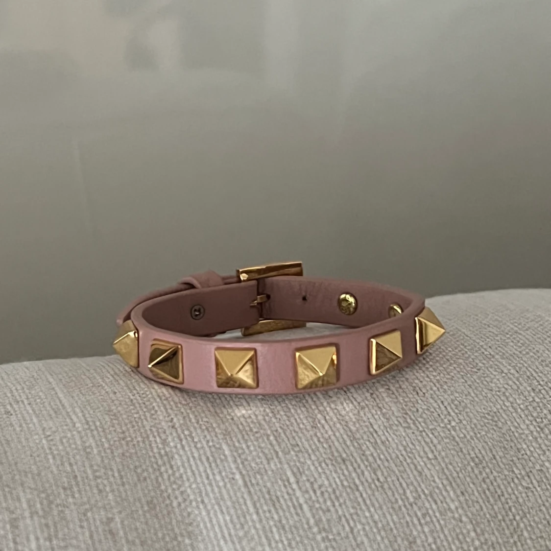 Valentino liknande armband rosa