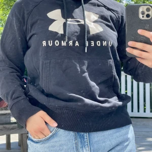Under Armour hoodie🤩 - Träningshoodie från Under Armour i storlek M! Super i skicket!⚡️