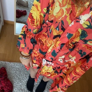 Klänning - Fin orange klänning, passar även bra med bälte. Köptes på Amazon och har ett lätt material.🫶