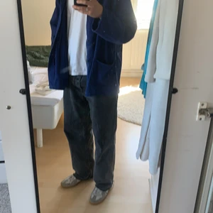 Eytys Benz jeans - Feta eytys jeans! Storlek 30/32, men längden är avklippt till typ 31. Jag på bilden är 180. Nypris är 2300 kronor.