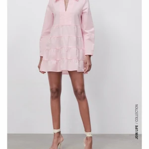 Zara klänning rosa - Helt oanvänd klänning från zara, köpt för 400, slutsåld💕
