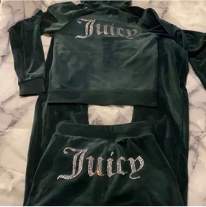 Juciy byxor  - Säljer mitt gröna juciy set som är i bra sick använt ungefär 4 gånger. Kommer heller inte så mycket till användning 💖 hoddien är i storlek xs och byxorna xxs (lånad bild av köparen tidigare) 