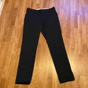 Dickies slim fit - Dickies slim fit i mycket bra kvalite endast använda fåtal gånger