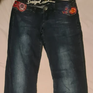 Desigual jeans i perfekt skick. - Jeans från Desigual Ii perfekt skick.