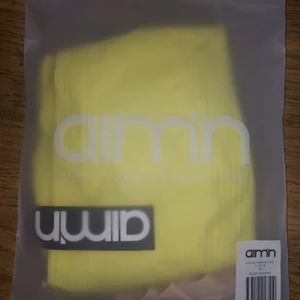 Aimn tights - Säljer dessa gula tigths från aimn. De ör aldrig använda, därav nyskick. Storlek S🥰 prutbartnmed rätt att neka❤