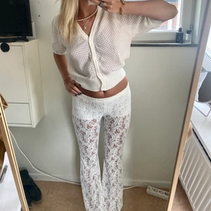 Spetsbyxor - superfina spetsbyxor med inbyggda shorts som påminner om dem från reserved! storlek small men passar mig som är mellan S-M. jag är 170cm lång! fraktar endast, hör av er vid funderingar 🫶🏼🪩🦓