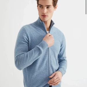 Soft Goat - Säljer min stickade tröja från soft Goat då jag inte använt den så mycket. Storlek M i fint skick. Finns i Stockholm men kan fraktas. Hör av er vid intresse :) 