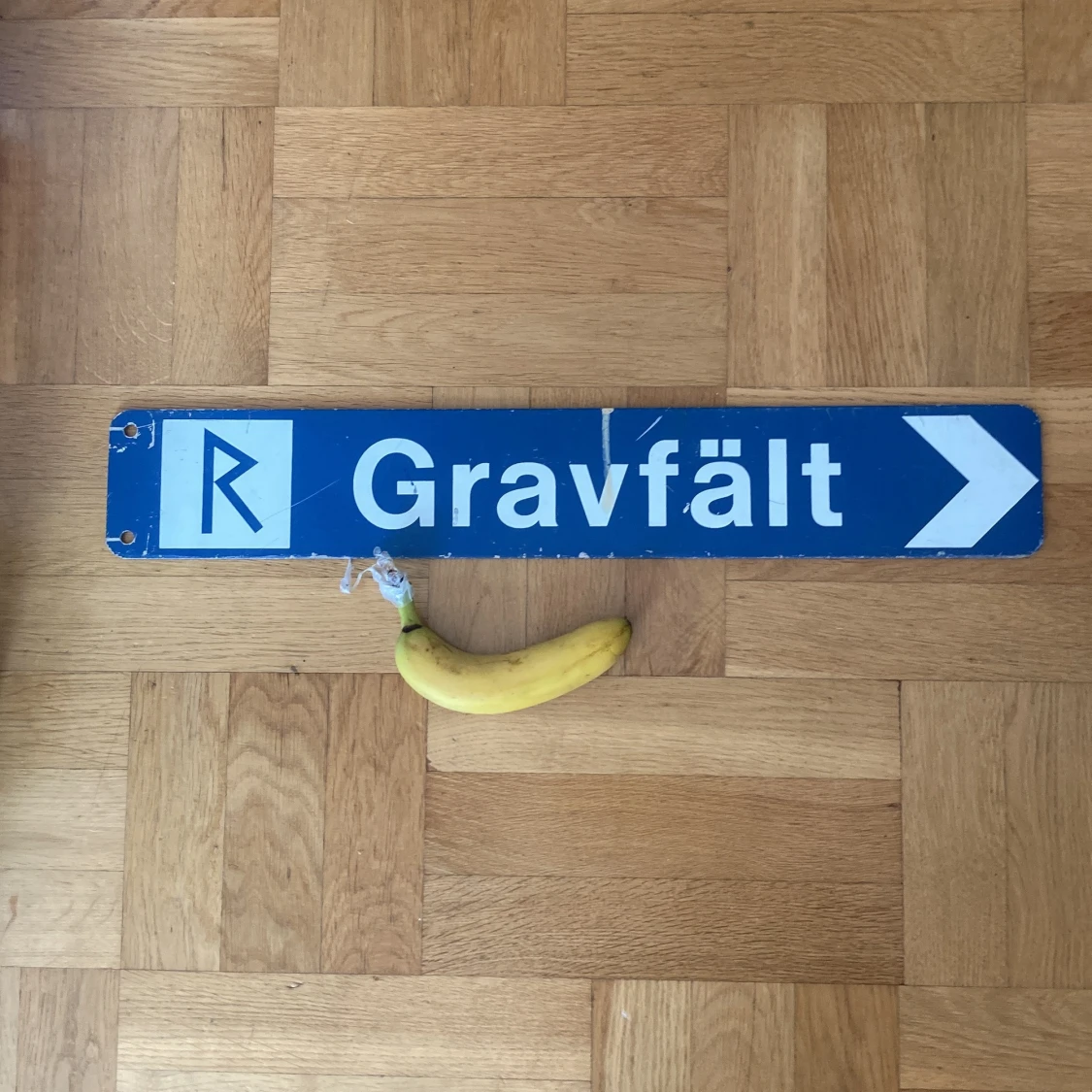 Gravfält metallskylt äkta - 90