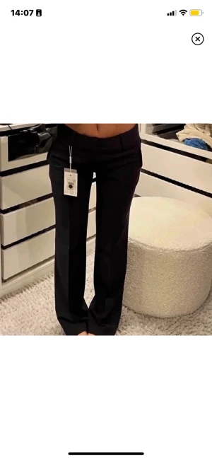 Lågmidjade kostymbyxor  - Zaras lowrise kostymbyxor i storlek Xs. I mycket fint skick! (Andra bilden är min)