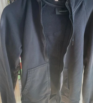 Peak Performance Huvtröja - Tar endast swish. Nyskick aldrig använts förut.