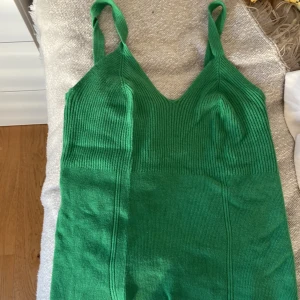 Grön top - Denna fina gröna somriga top var ej min stil riktigt:( men den är jätte skönt material och mycket fin💗