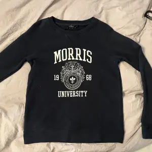 Morris tröja som inte kommer till användning, inga fel alls på tröjan då den nästintill aldrig är använd, köpt i butik. skicka för mer bilder☺️