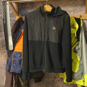 J.lindberg cardigan - Storlek L passar M  Använd fåtal gånger Ny pris 3400kr