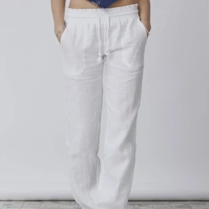 Linnebyxor  - Helt slutsålda linnebyxor som var försmå för mig💔storlek xs, lågmidjade och mycket långa! Innerben 84cm, midja 34cm men stretchar til 37/38 cm❤️Köparen står för frakt 🚚 