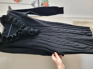 A very good quality winter dress - Svart vinter klänning av mycket bra kvalitet. Det ser bättre ut och mörkare än på bilden