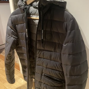 Armani Jacka  - Armani Exchange jacka i storlek XS, bra i storleken 1500 nypris, knappt använd  Mycket fint skick